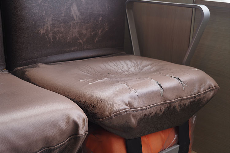 Deri Koltuklarınız Çatlamadan Önce Okuyun: Adana Sıcağında Lüks Araç İç Mekan Koruması | Sirius Car Design